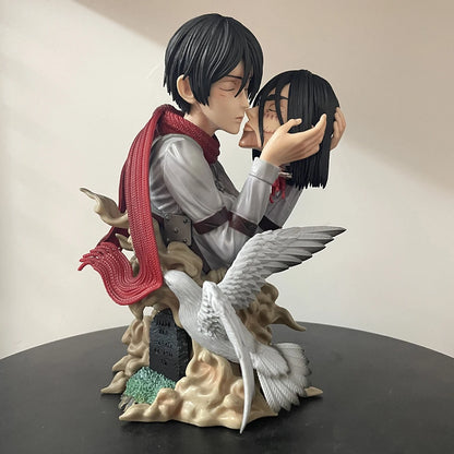 Figura de Acción de Mikasa Ackerman y Eren Yeager - Ataque a los Titanes